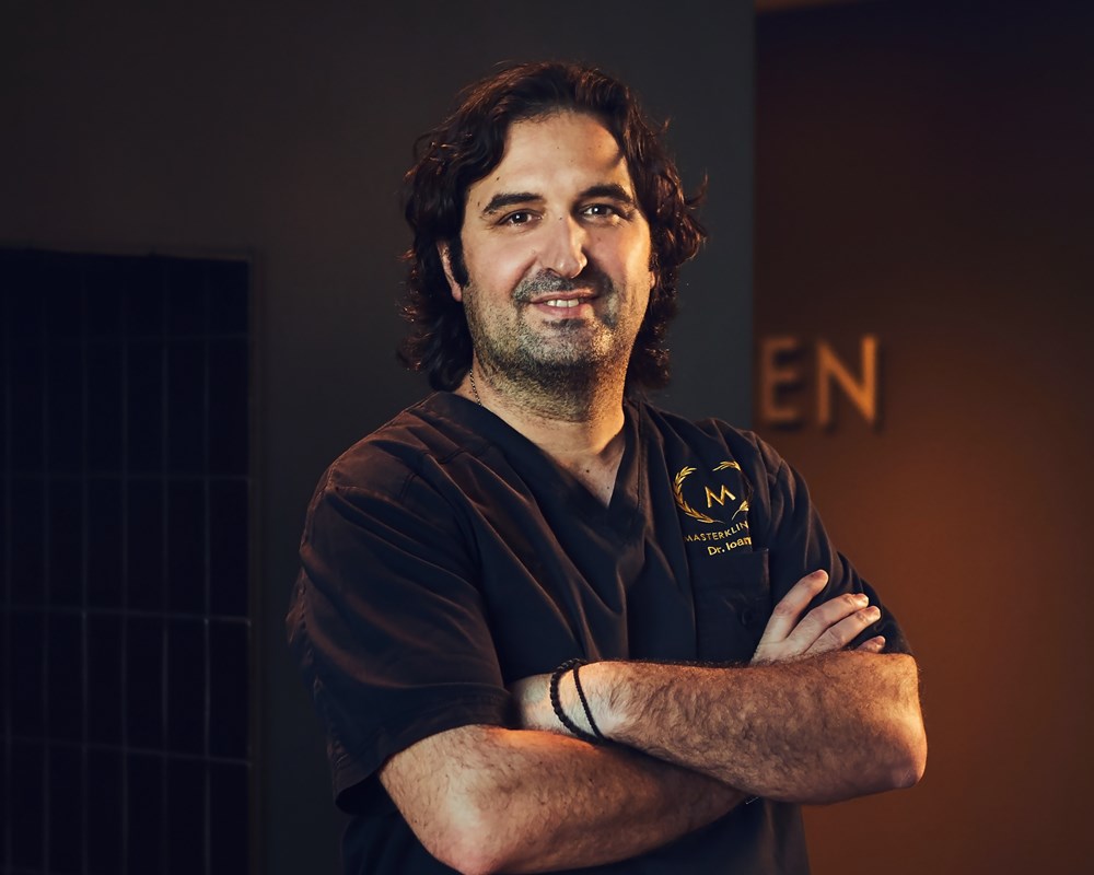 Porträtt av Dr. Ioannis på Masterkliniken